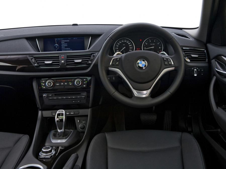 Торпедо BMW X1 xDrive20i xLine (E84) 2012 года  (ZA) (фото 15 из 17)